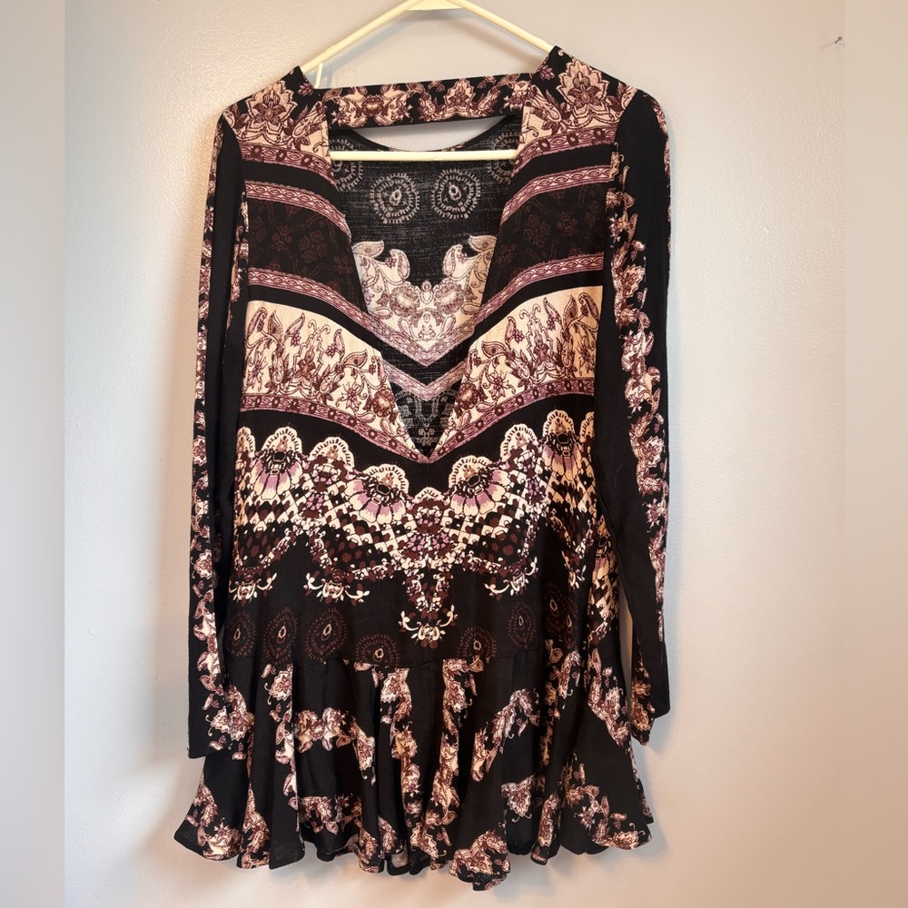 Free People Black Floral Chevron Long Sleeve Dress Sz XS. PTP 19”. Rise 32” - Picture 3 of 7